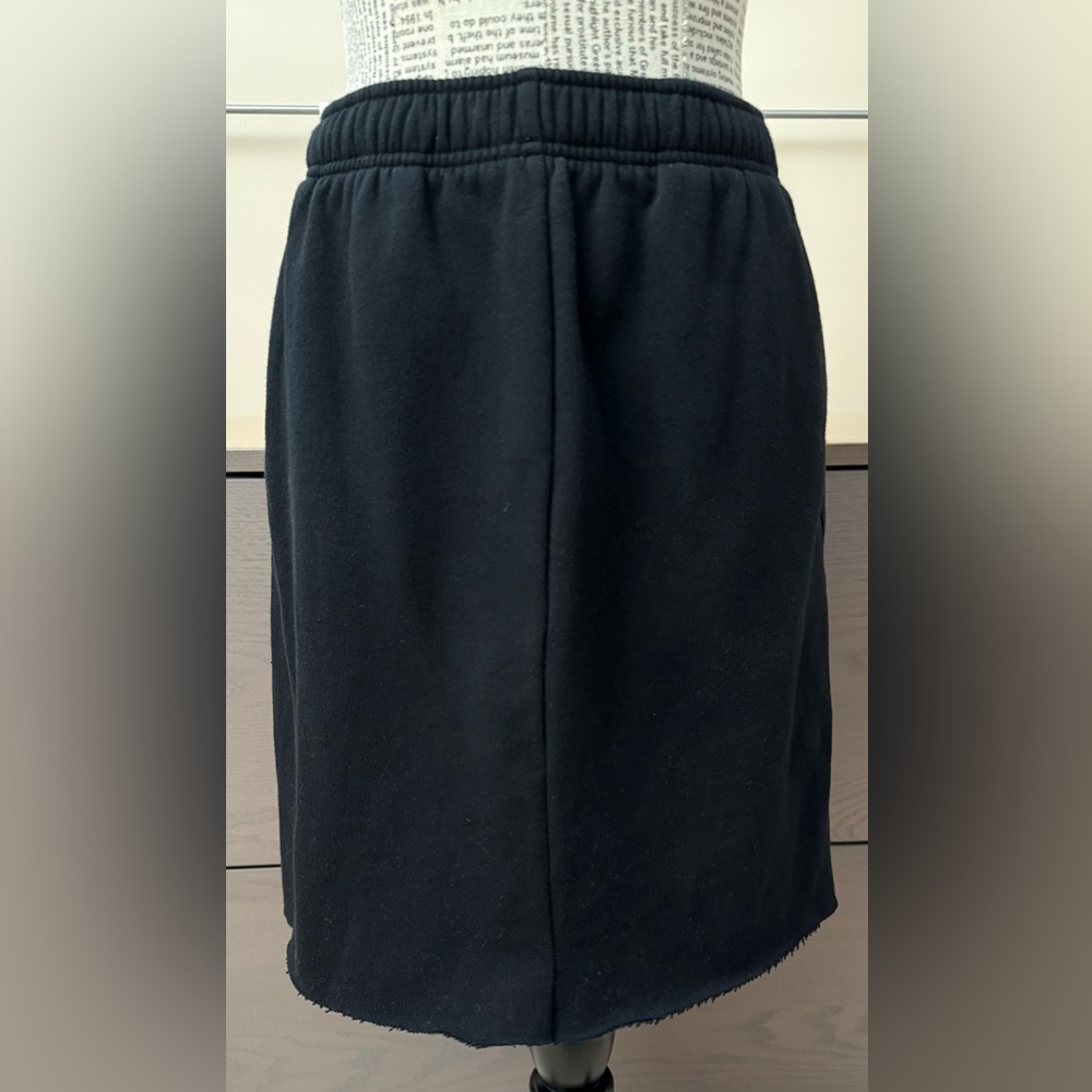 Women’s Universal Thread Black Skirt Fleece  Pockets Raw Hem Knee Length Medium
